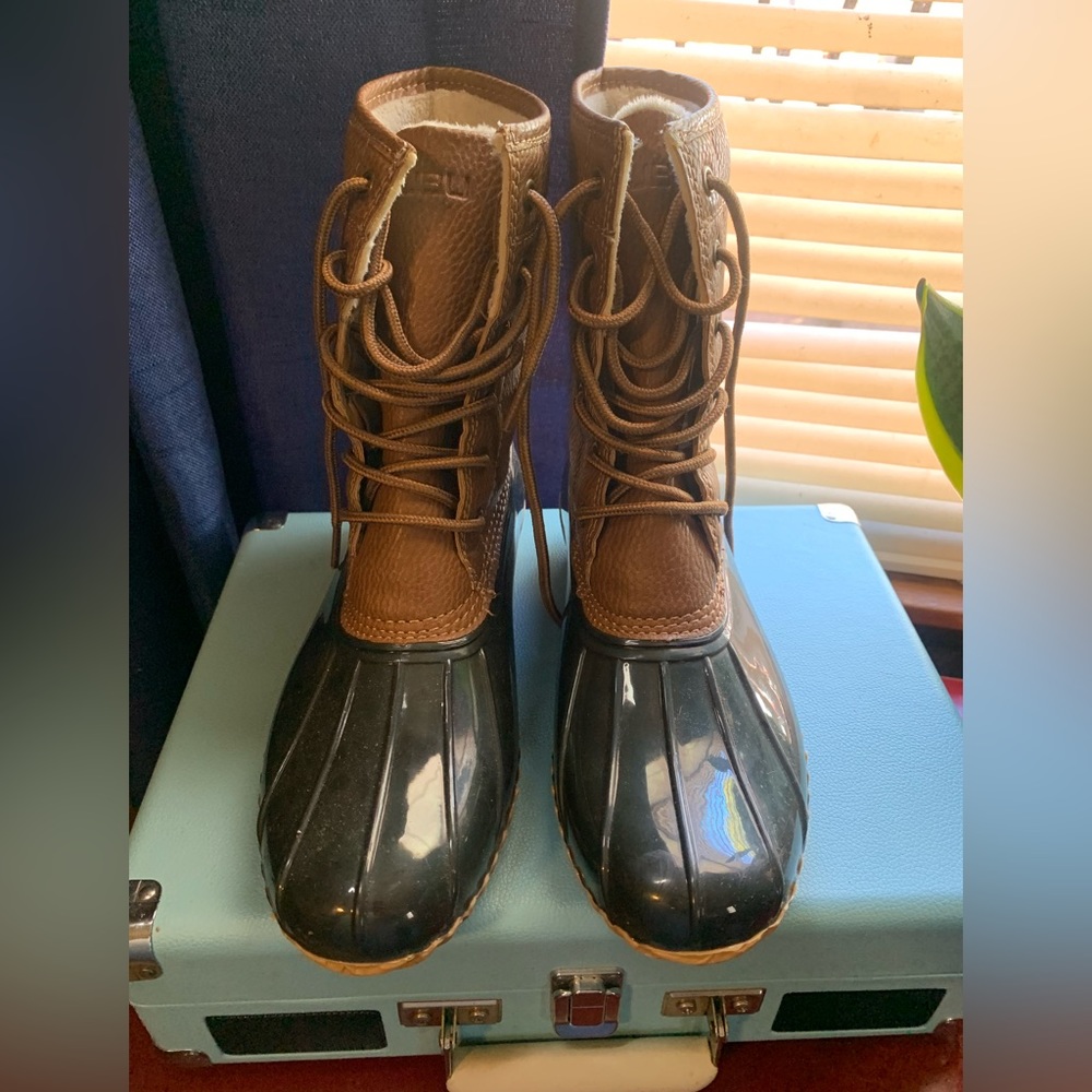 Duck boots/rain boots womens size 9